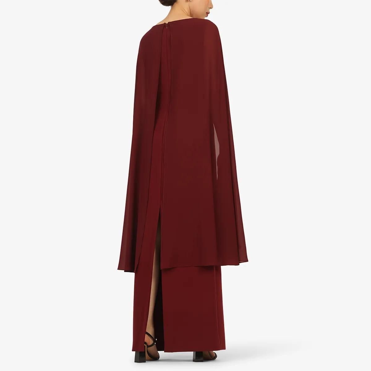 Elegantes Maxikleid mit Cape-Ärmeln