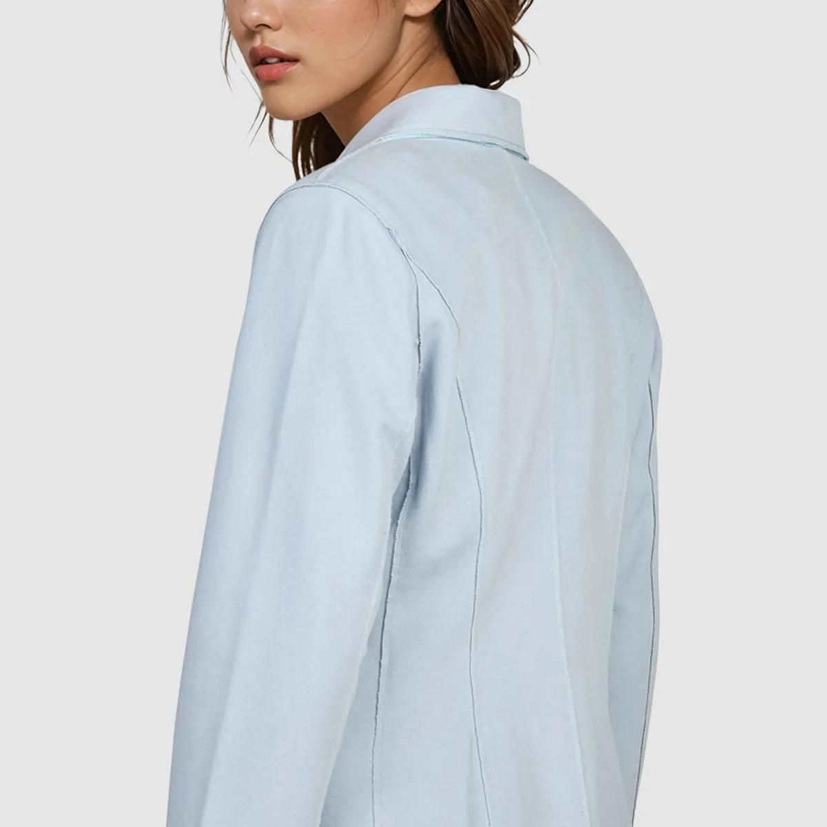 Hellblauer taillierter Blazer