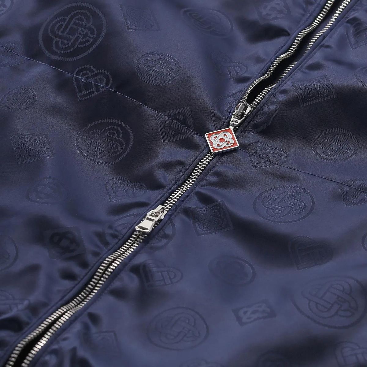 Jacke mit durchgehendem Monogramm