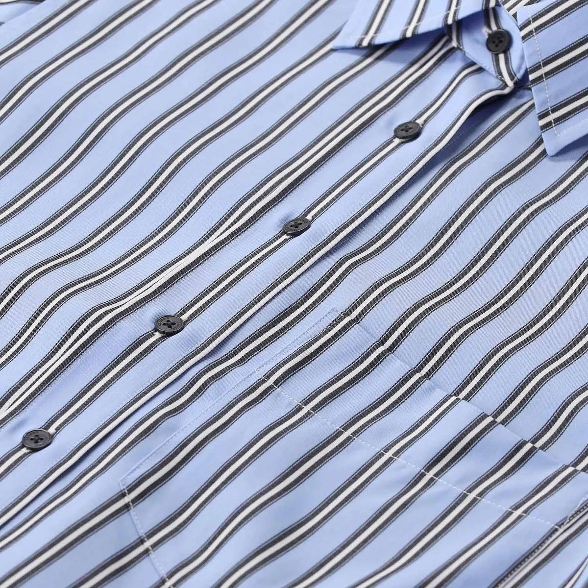 Gestreifte, verkürzte Hemdbluse