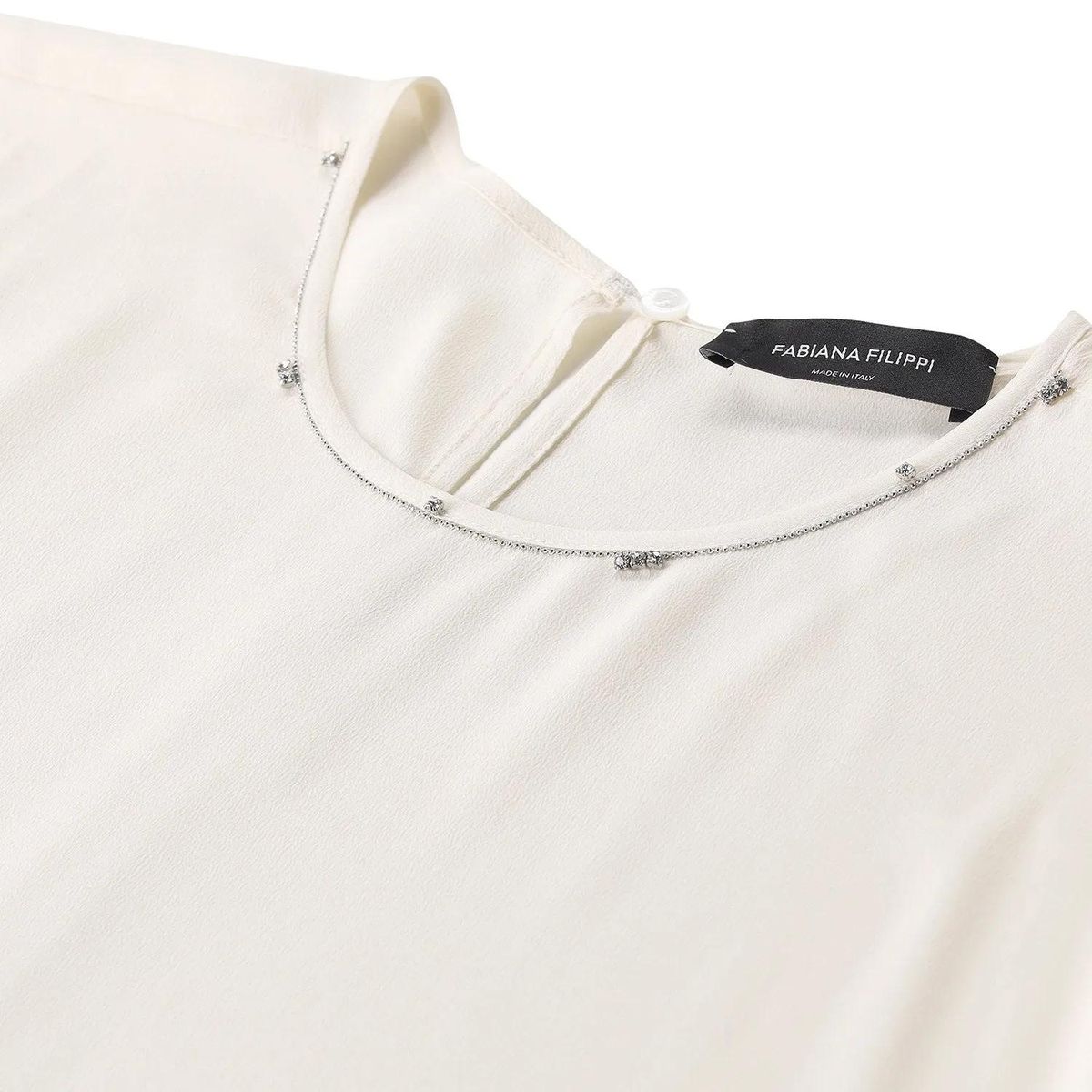 Elegantes, fließendes T-Shirt mit Strassbesatz