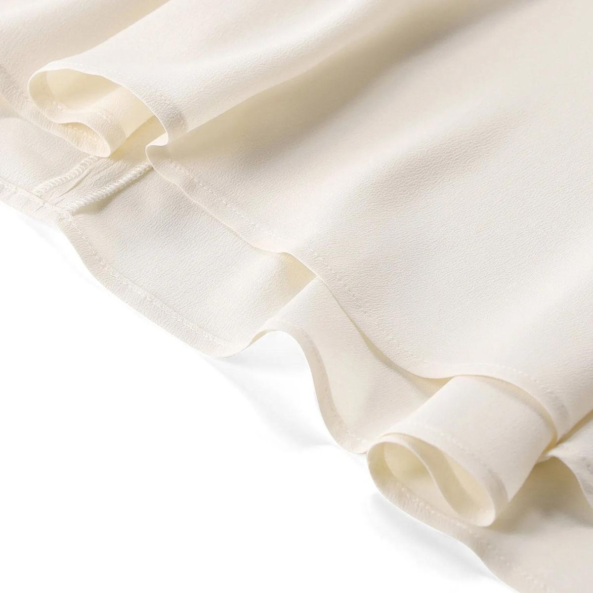 Elegantes, fließendes T-Shirt mit Strassbesatz