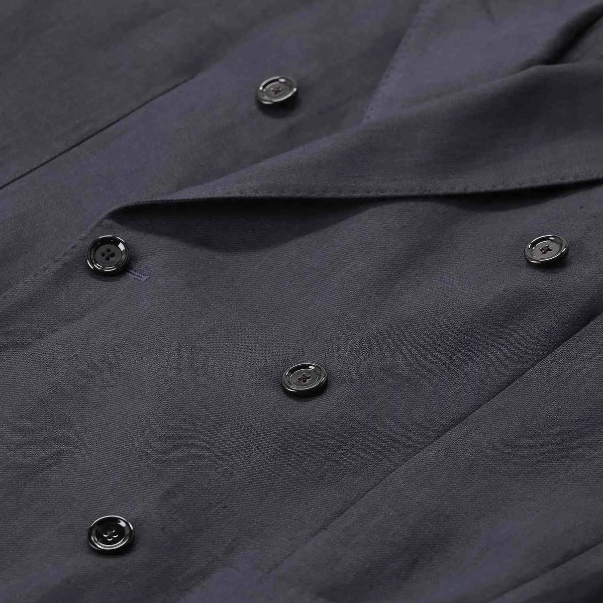 Dunkelgrauer, zweireihiger Leinenanzug