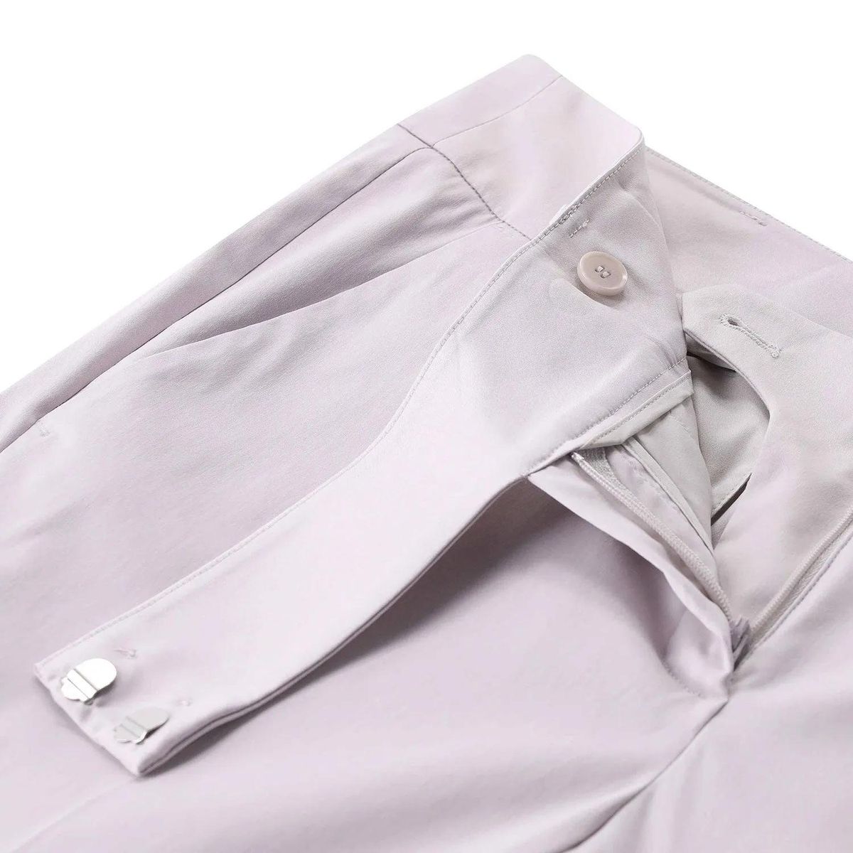 Schmal geschnittene, verkürzte Stoffhose