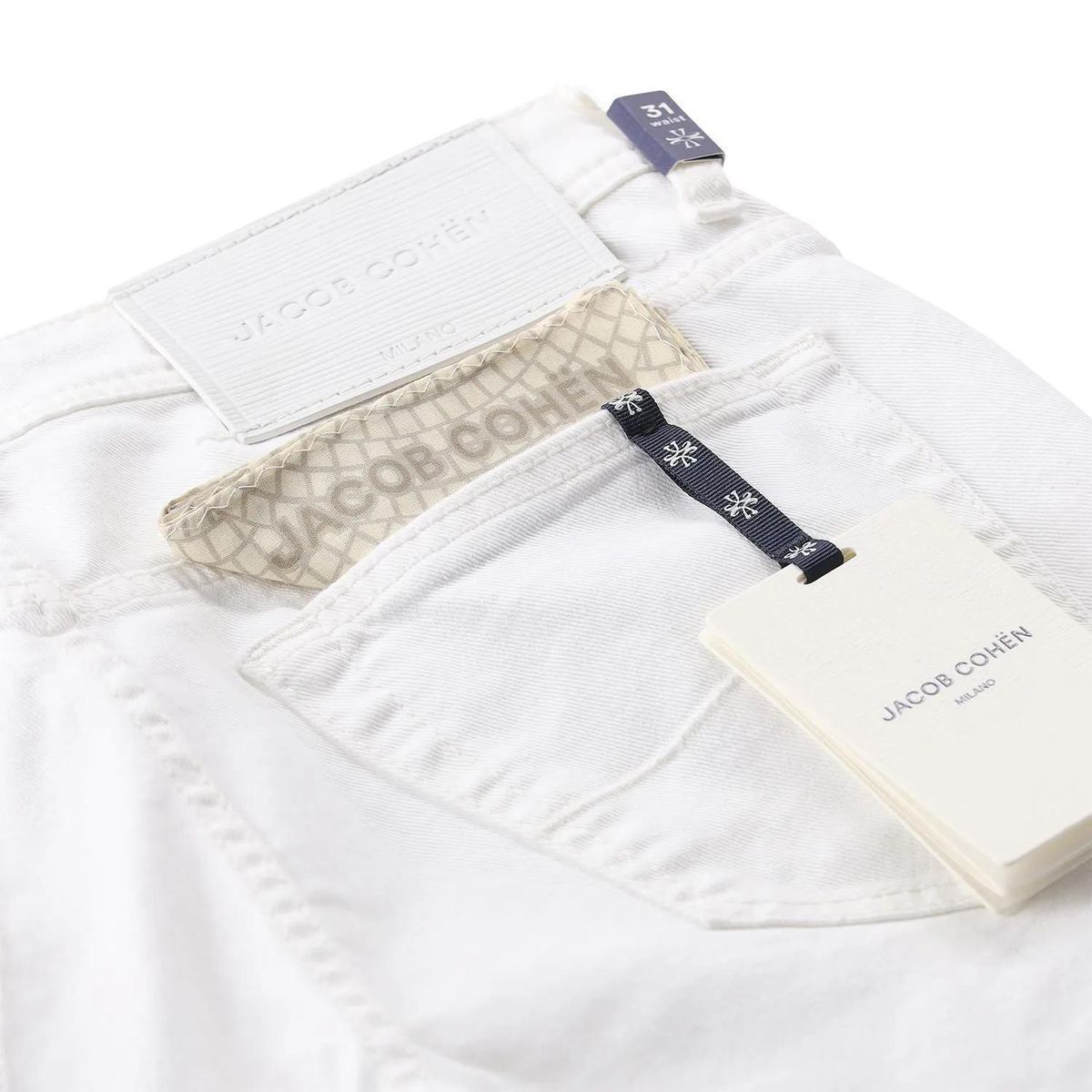 Schmal geschnittene Jeans mit geradem Bein
