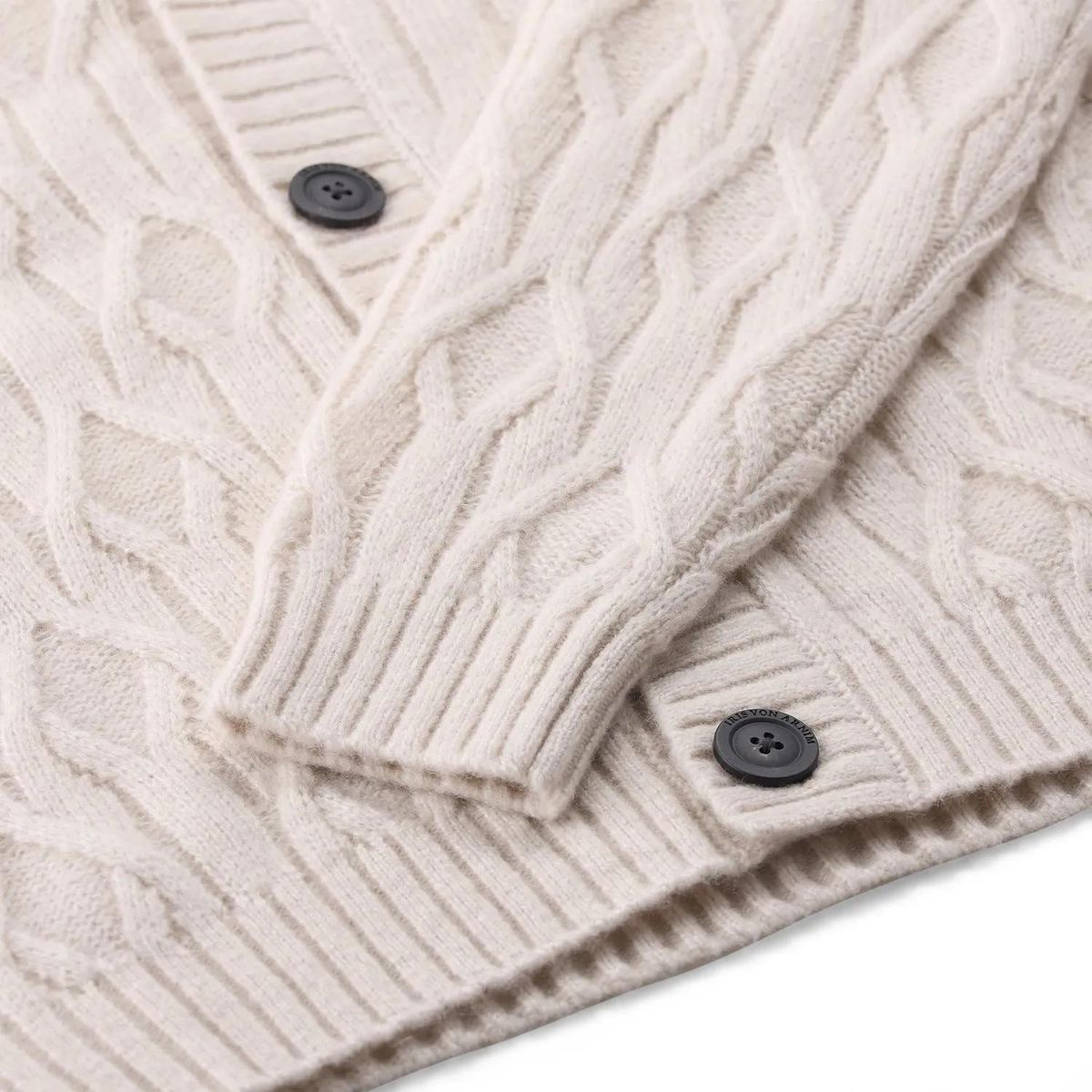 Strickjacke mit Kaschmir-Mischung und Zopfmuster