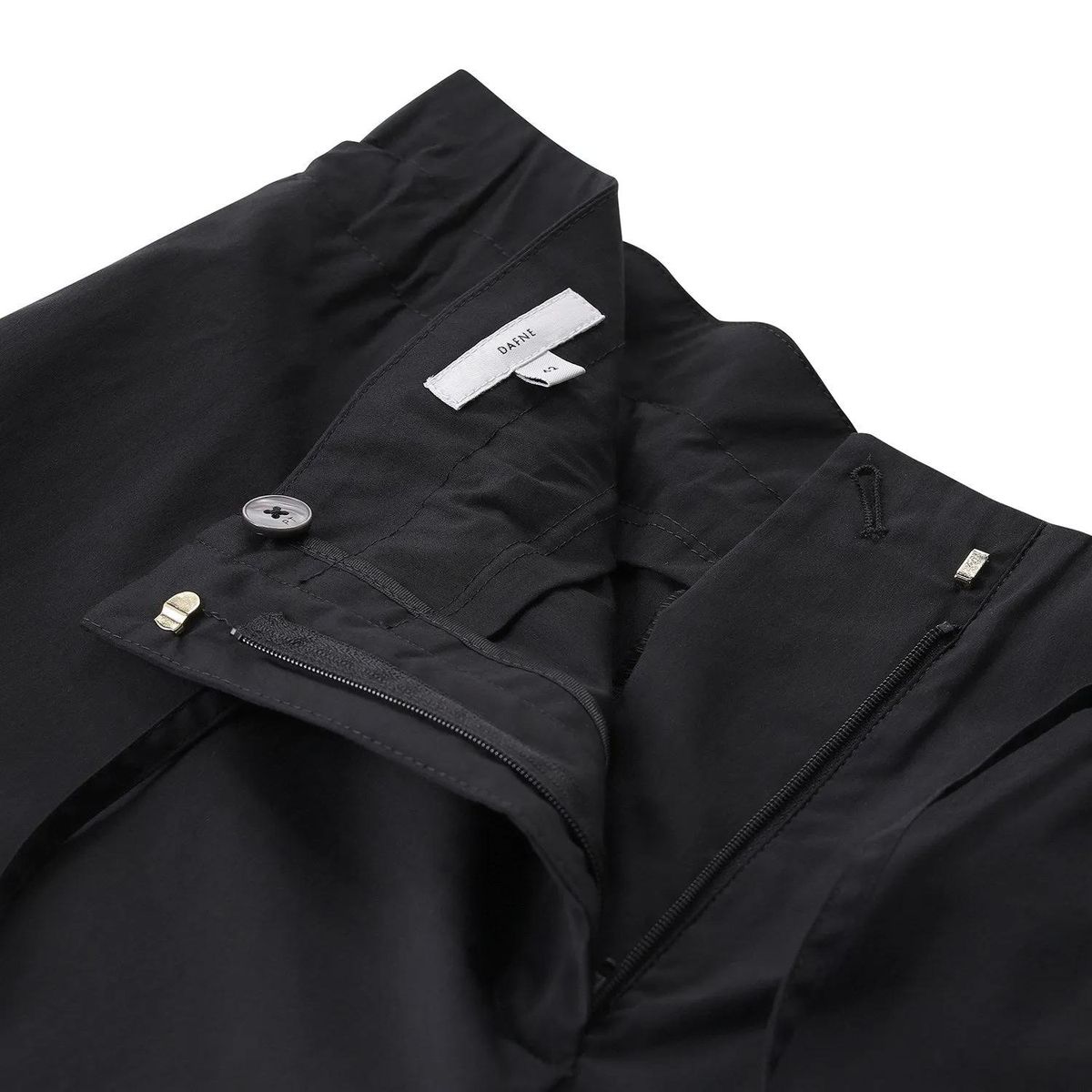 Weite, verkürzte Stoffhose