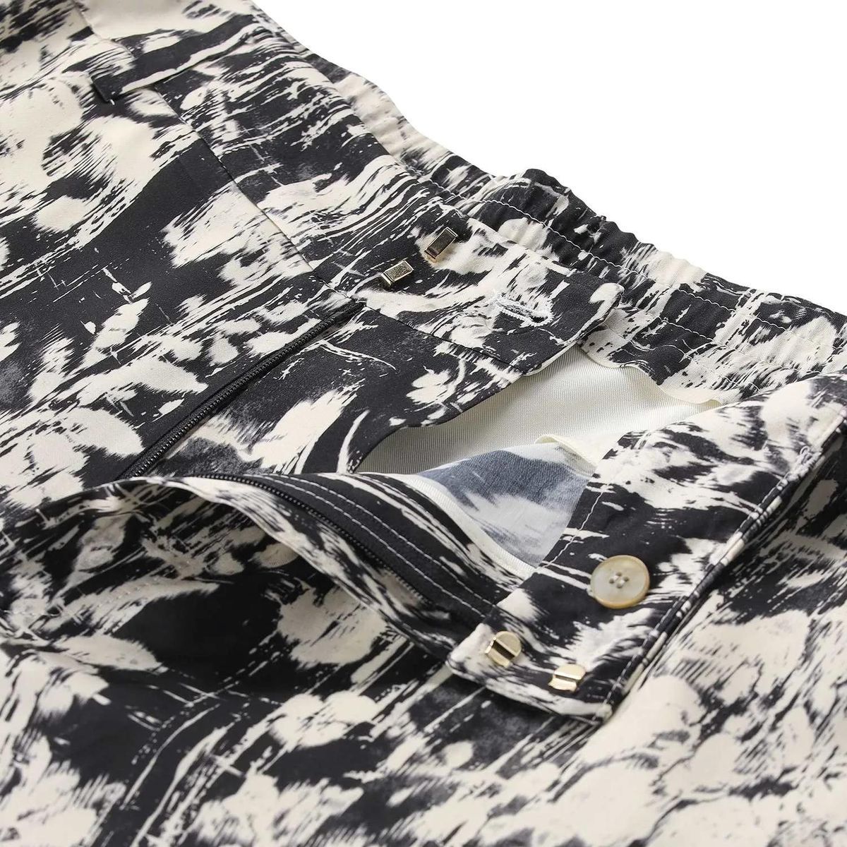 Weite Stoffhose aus Satin mit Print