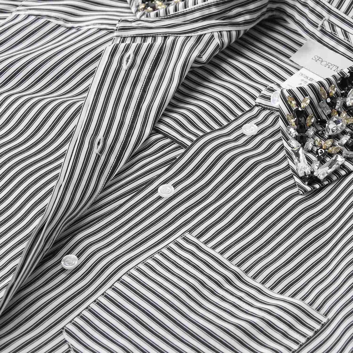 Gestreiftes Hemd mit Schmuckkragen