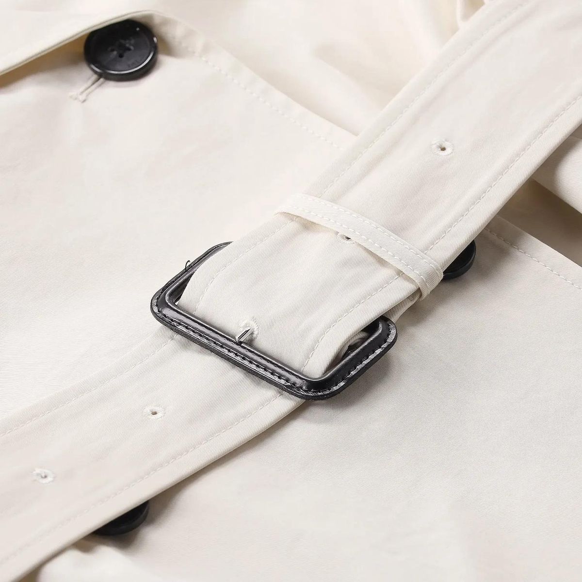 Gürtel-Trenchcoat mit doppelter Knopfleiste