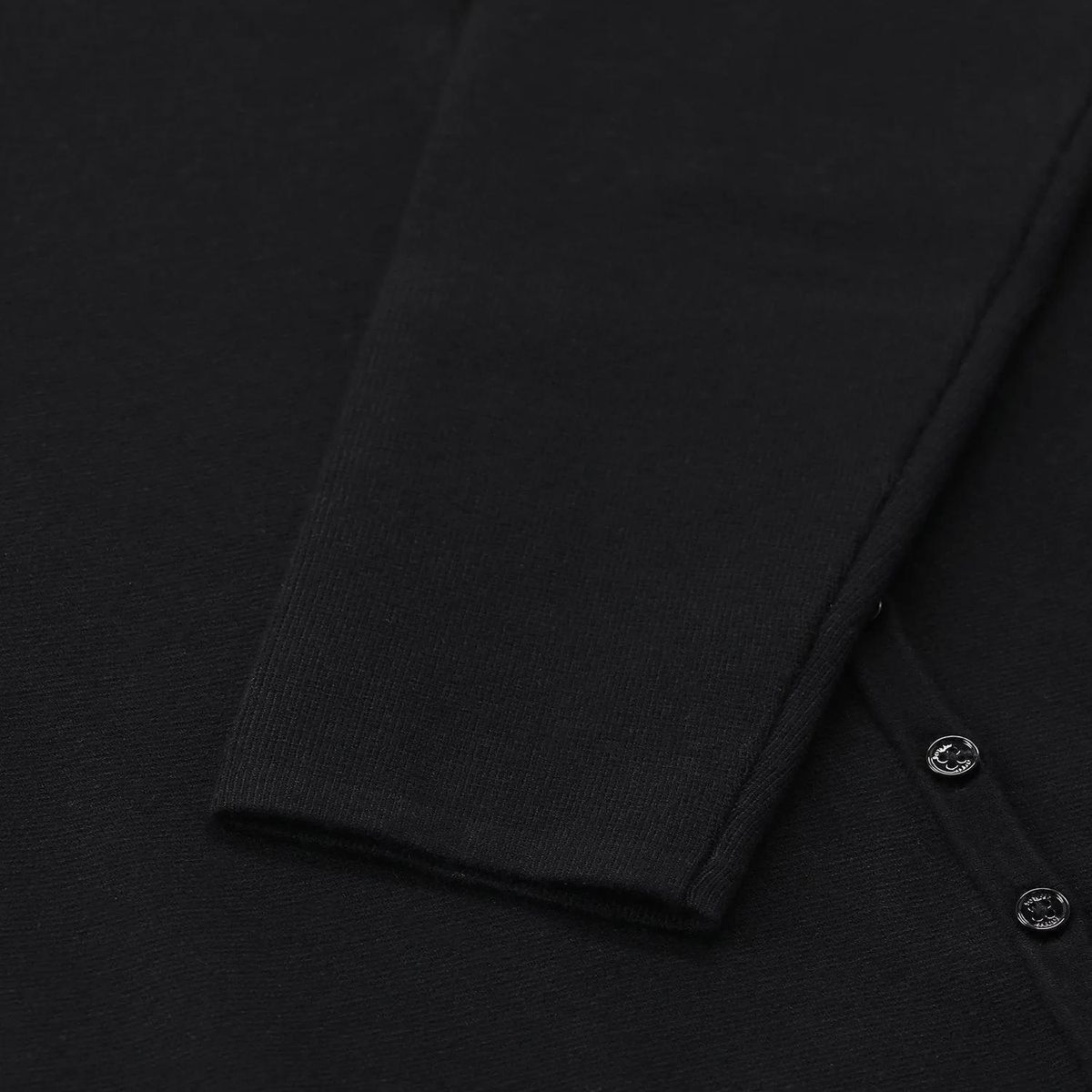 Schmal geschnittene Strickjacke mit Polokragen