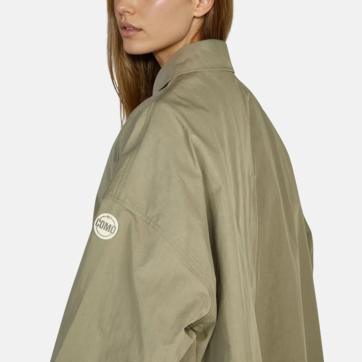 Übergroßer Trenchcoat mit aufgesetzten Taschen