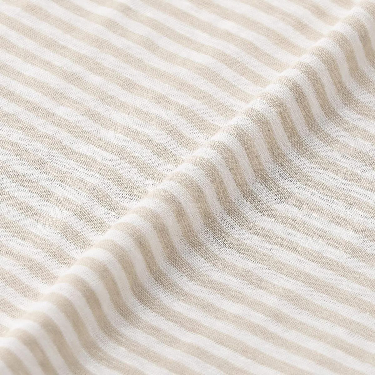 Gestreiftes Leinen-T-Shirt mit gerollten Ärmeln