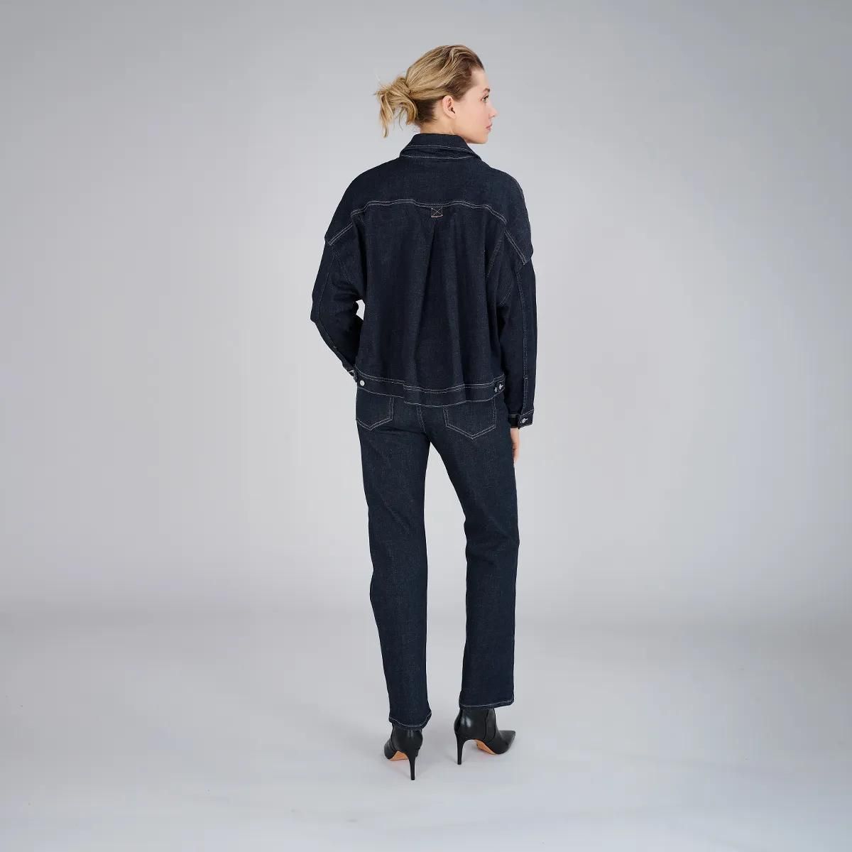 Boxy Jeansjacke mit Kontrastnähten
