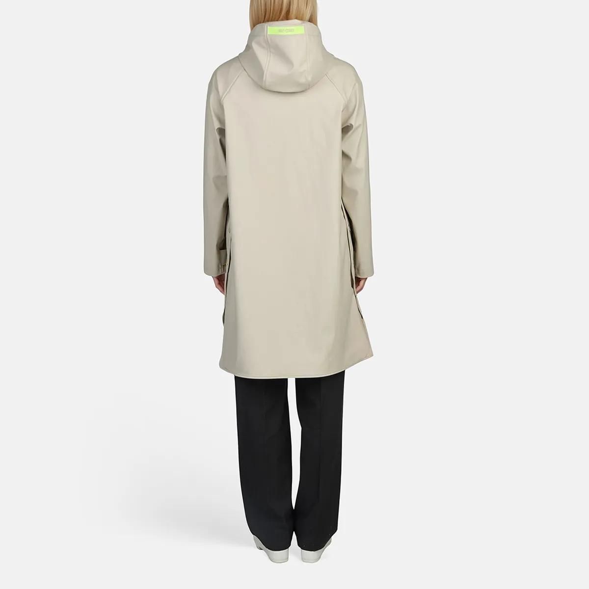 Minimalistischer wasserdichter Regenmantel mit Kapuze