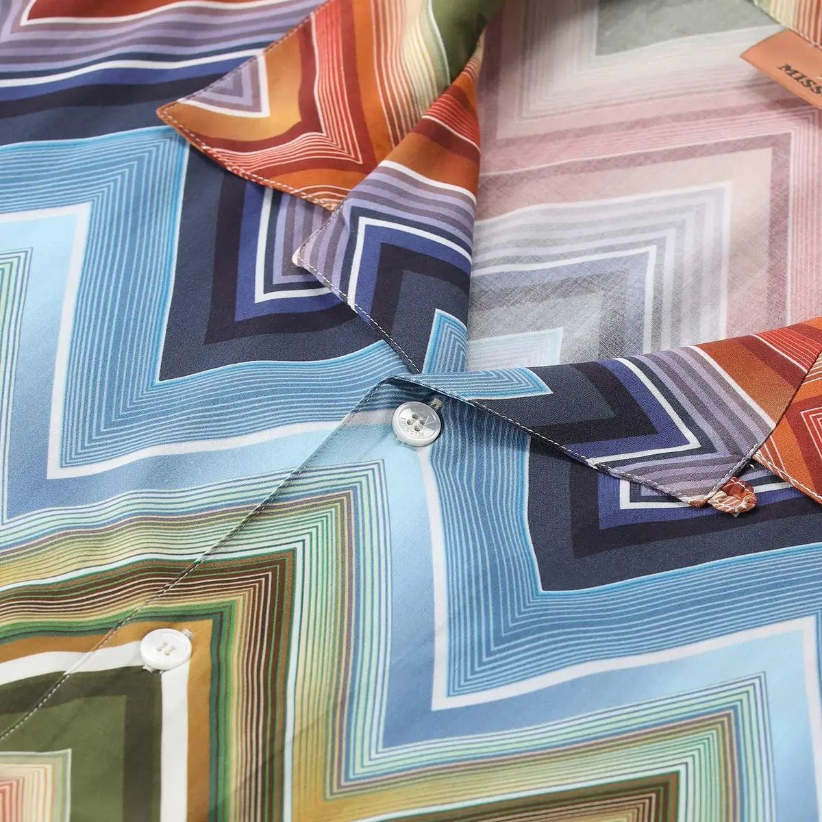 Buntes Zickzackmuster Viskosehemd