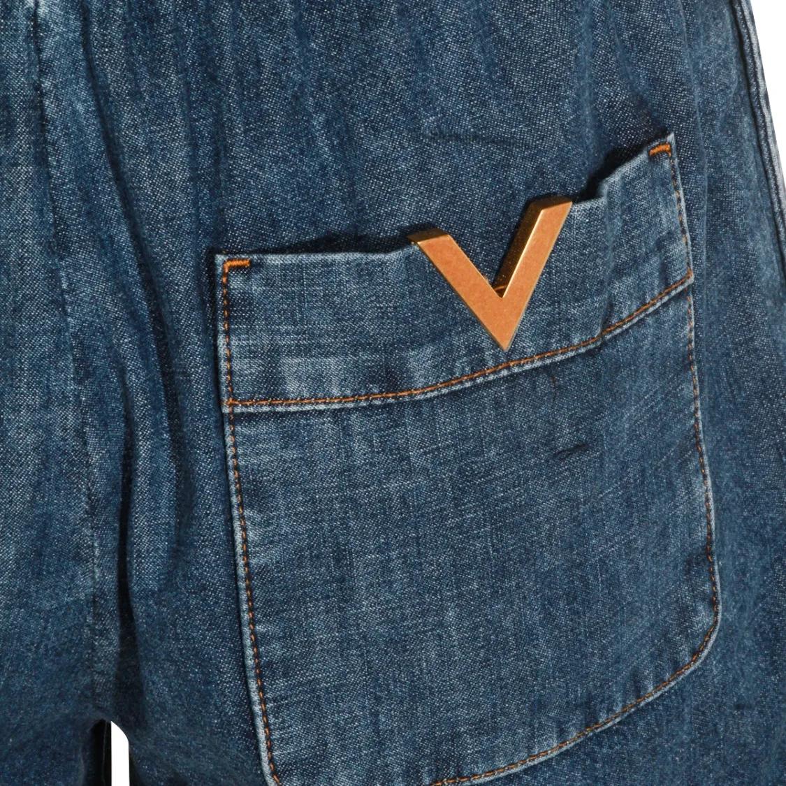 Denimshorts mit entspannter Passform und V-Detail