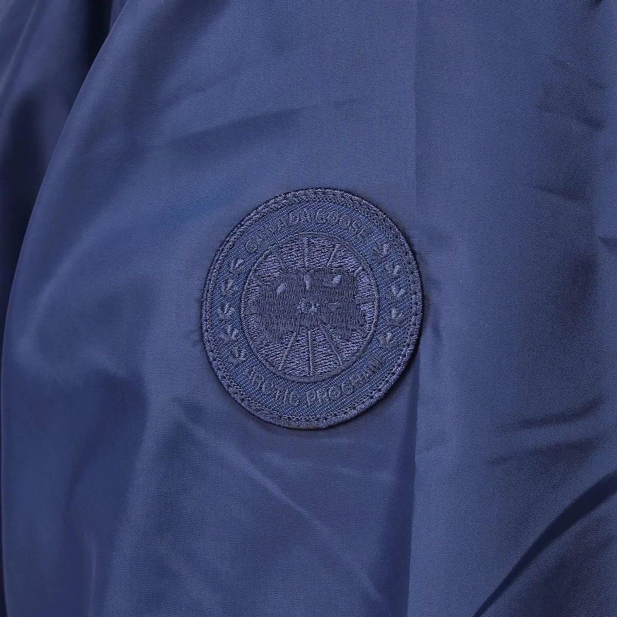 Leichte Kapuzen-Windbreakerjacke