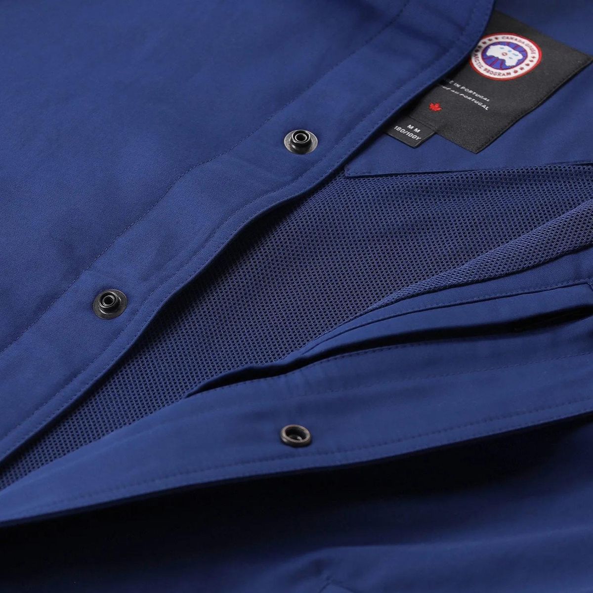 Blaue Übergangs-Hemdjacke