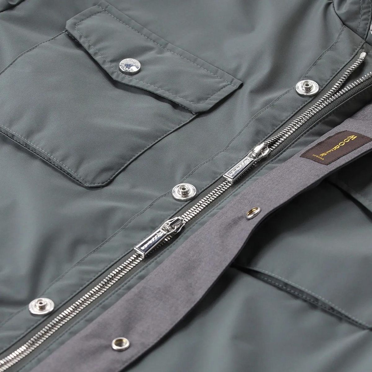 Vielseitige leichte Jacke mit Kapuze