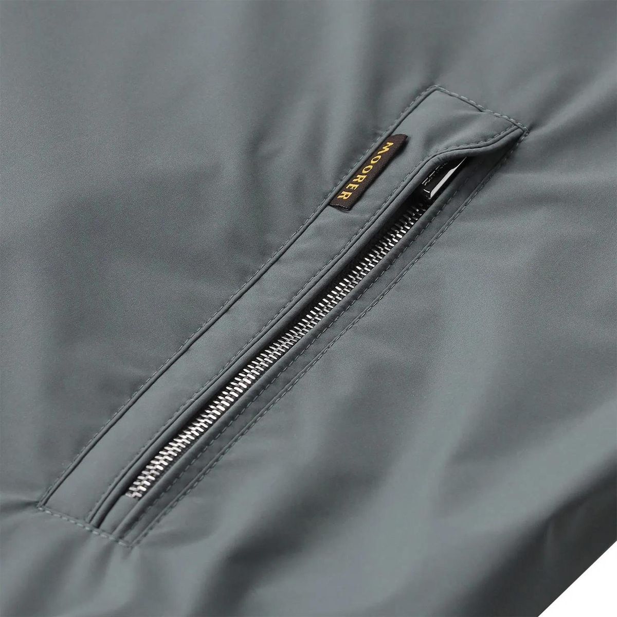 Vielseitige leichte Jacke mit Kapuze