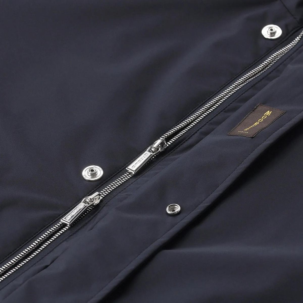 Vielseitige Übergangsjacke mit Kapuze