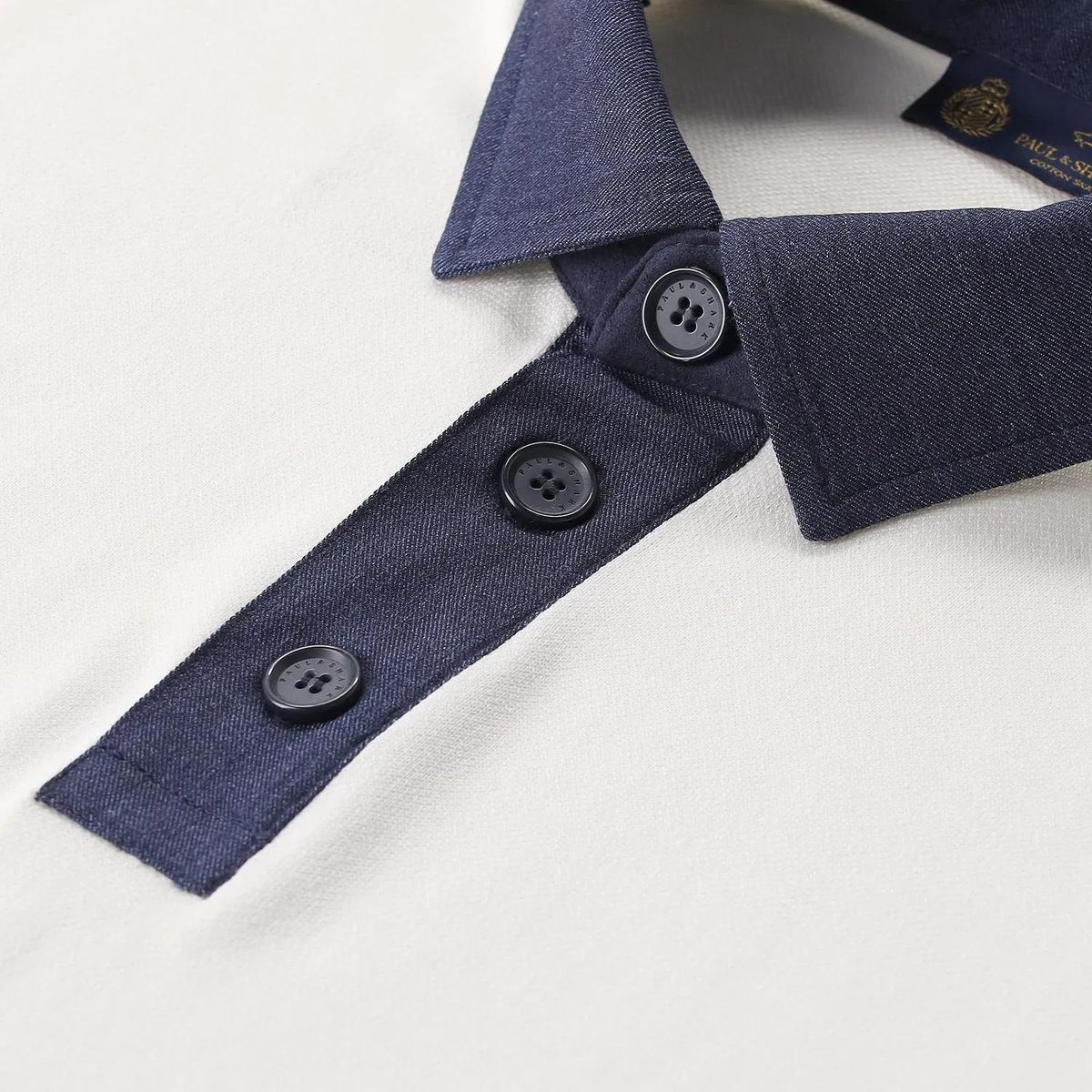 Polohemd aus Baumwollseide mit Kontrastkragen