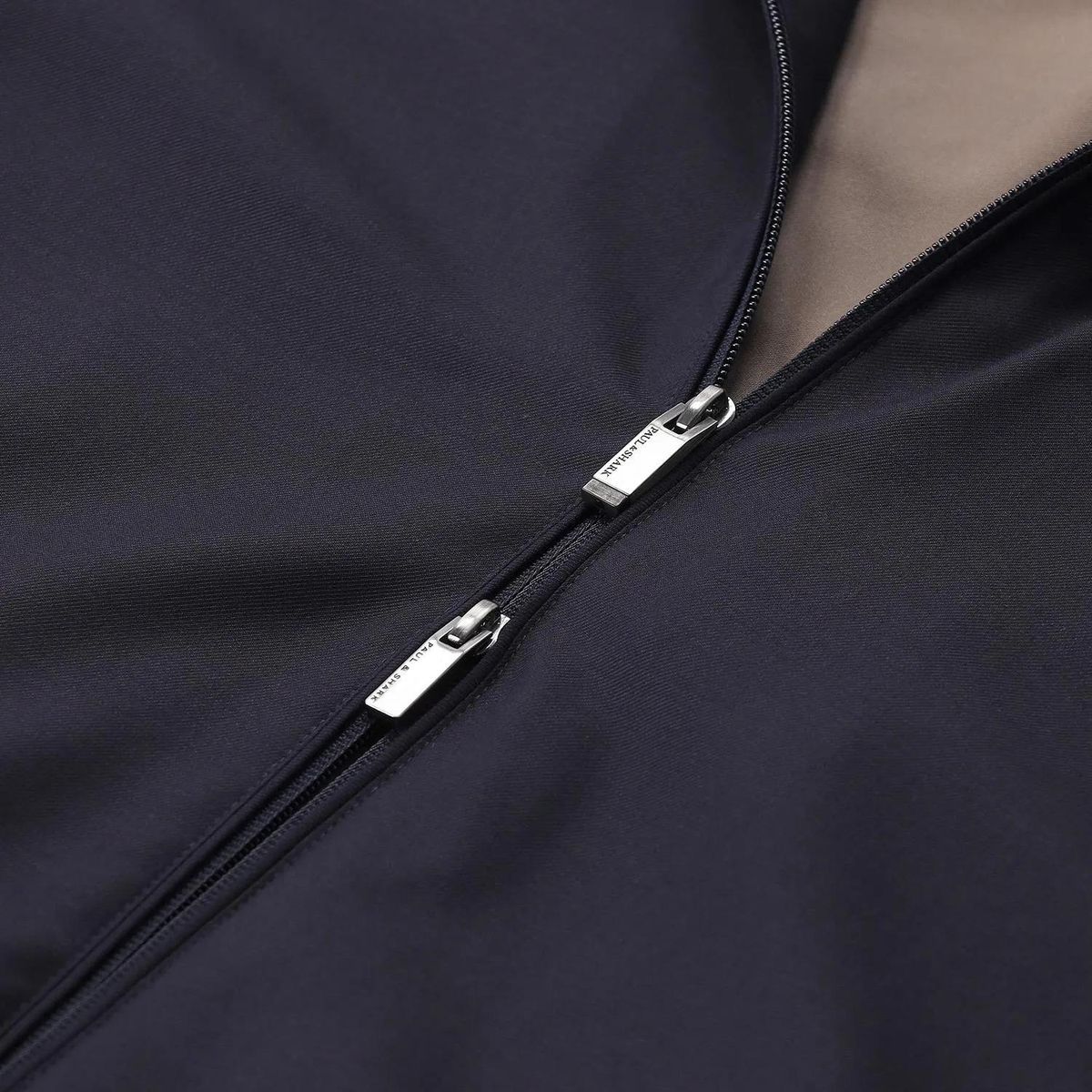 Moderne Wollmischjacke mit Strickärmeln