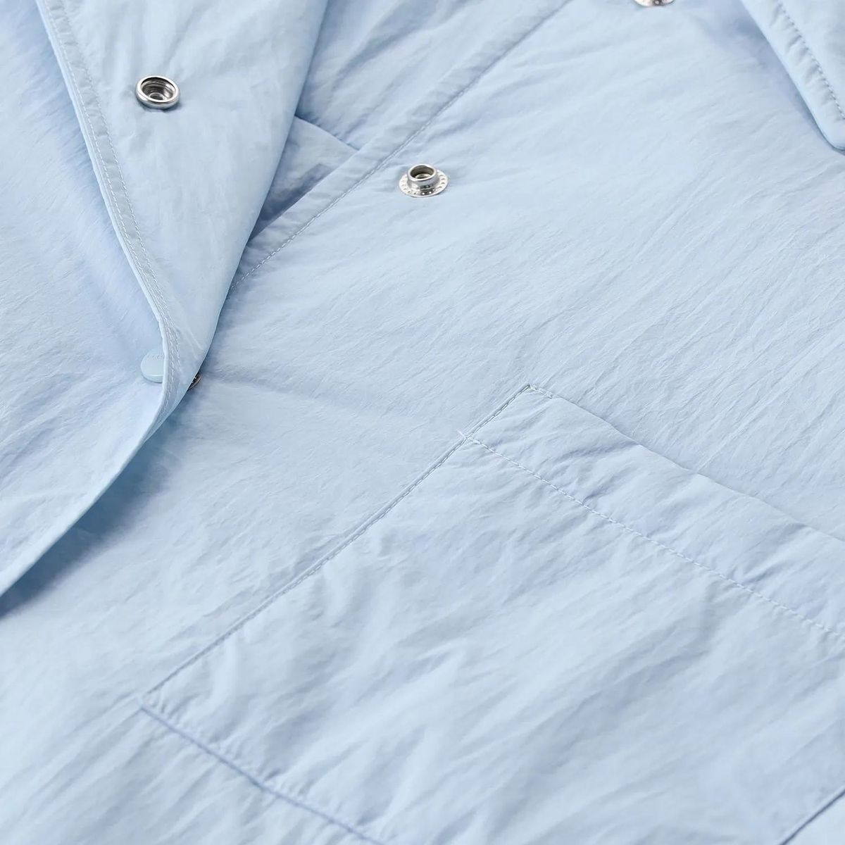 Hellblaue Hemdjacke mit Knopfleiste