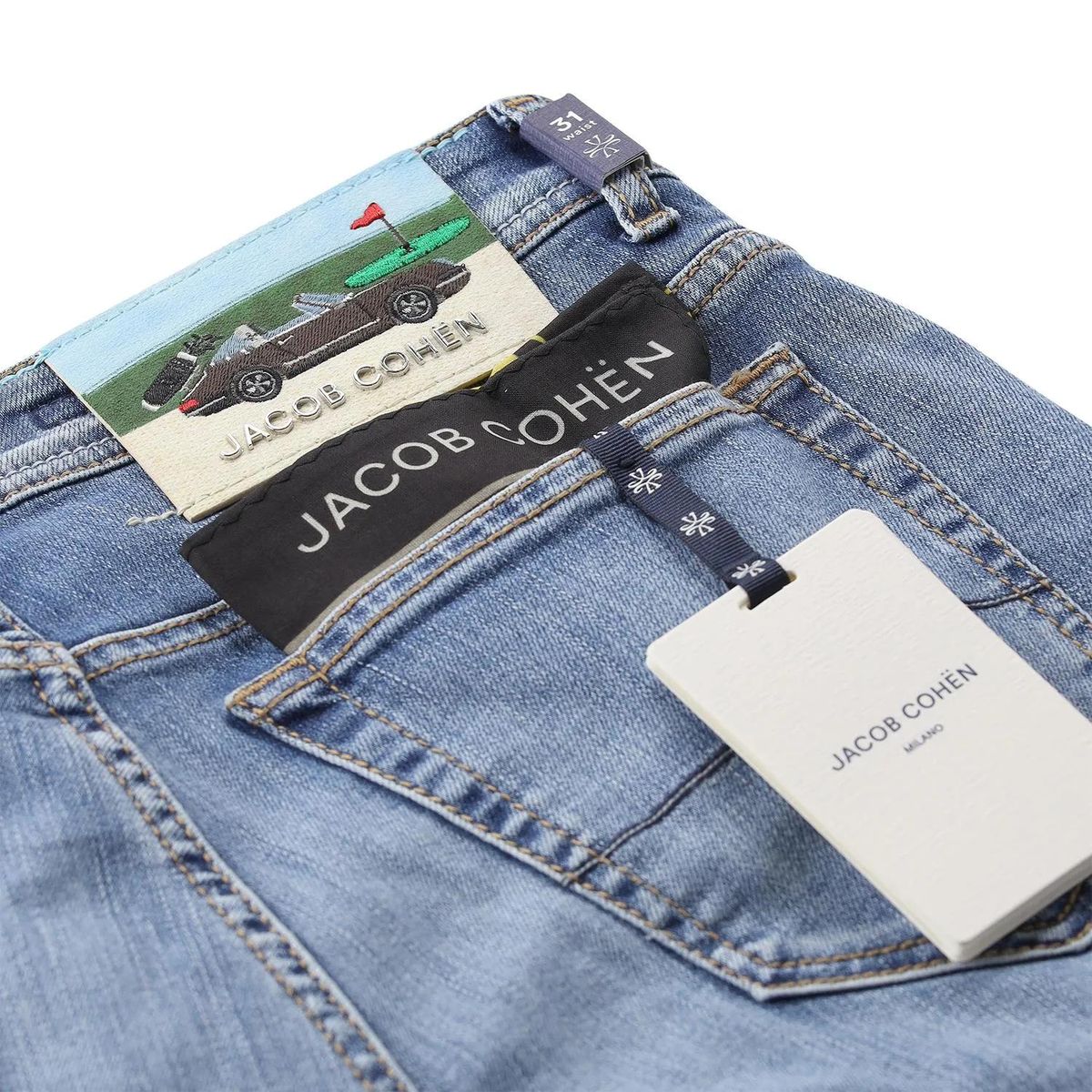 Schmal geschnittene Jeans in hellblauer Waschung