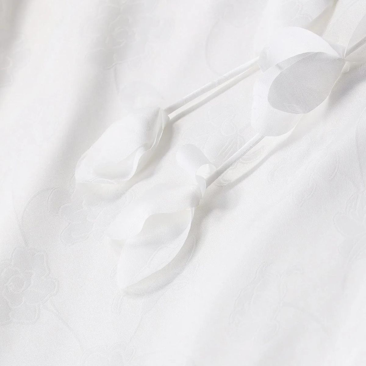 Elegantes Midi-Slipkleid mit floralem Jacquardmuster