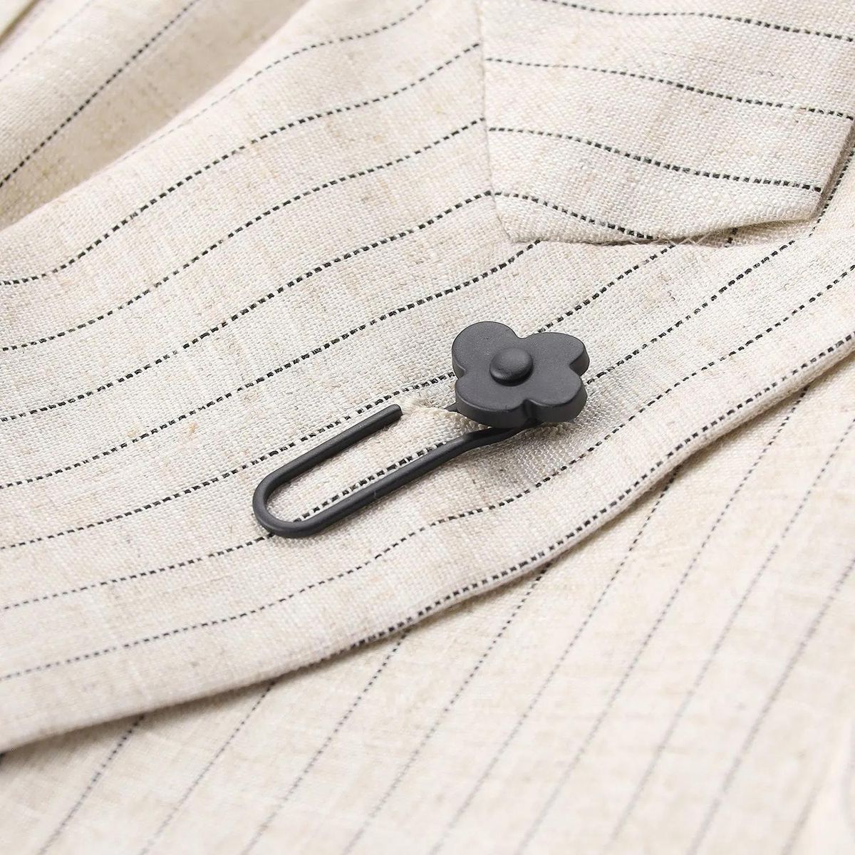 Gestreifter zweireihiger Leinenblazer