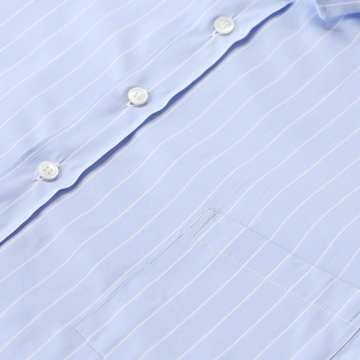 Gestreiftes übergroßes Hemd mit Knöpfen