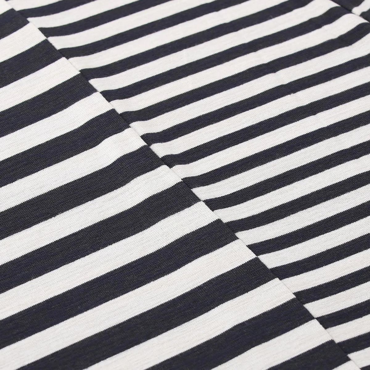 Gestreifter Midi-Rock mit A-Linien-Silhouette