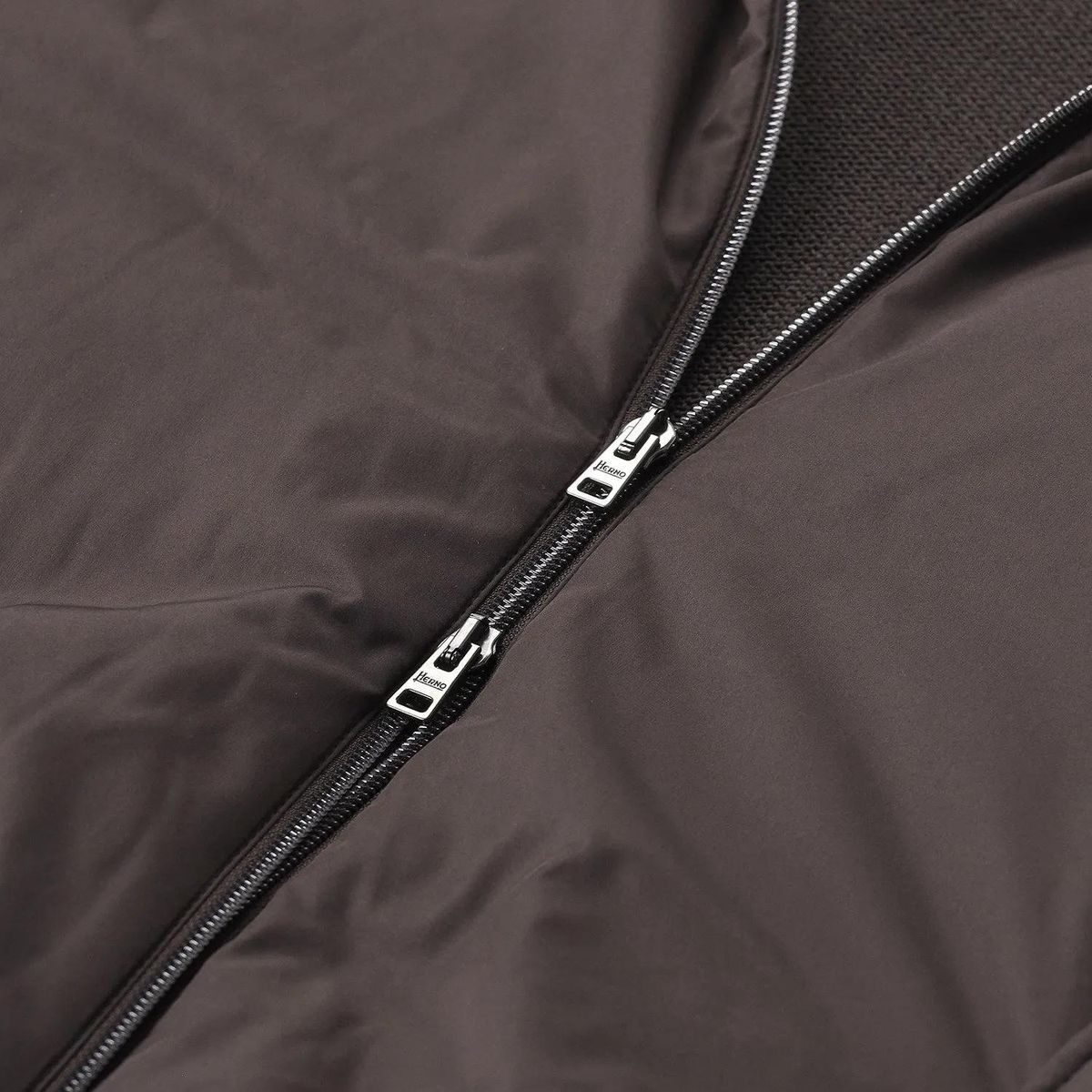 Leichte Hybrid-Jacke mit Strickärmeln