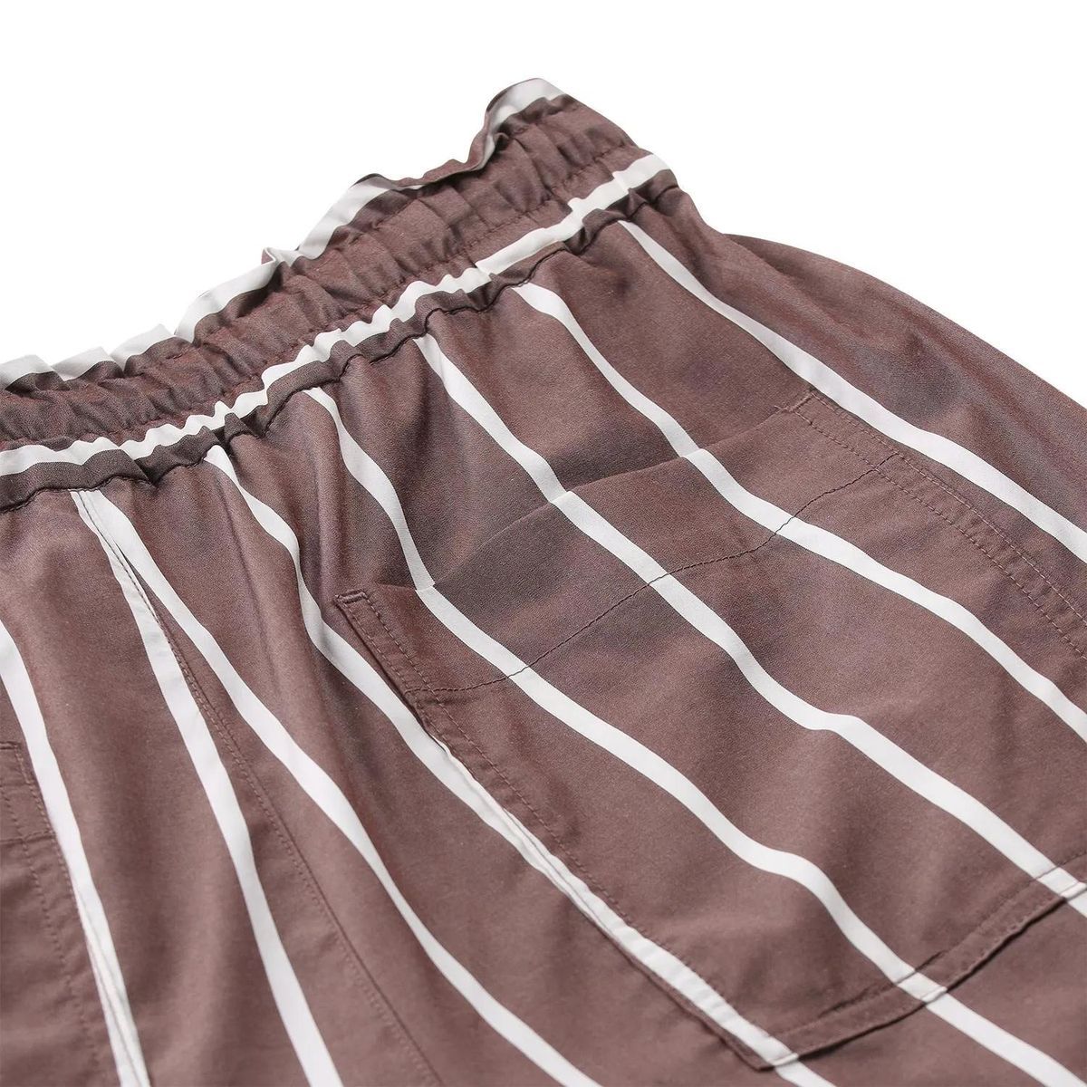 Braune gestreifte Bermuda-Shorts mit Taschen