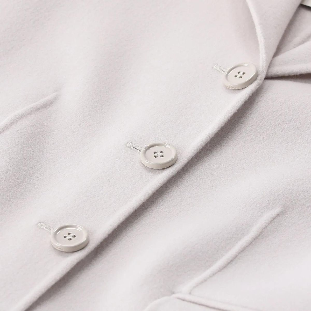 Eleganter kurzer Wollmantel