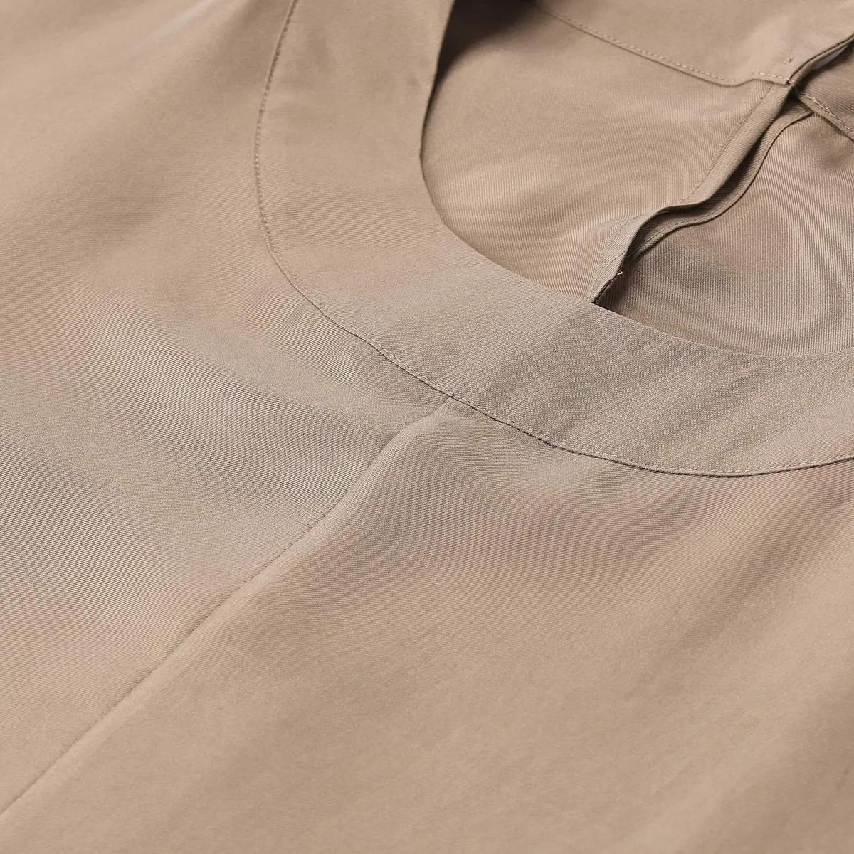 Elegantes kastenförmiges Seidenoberteil