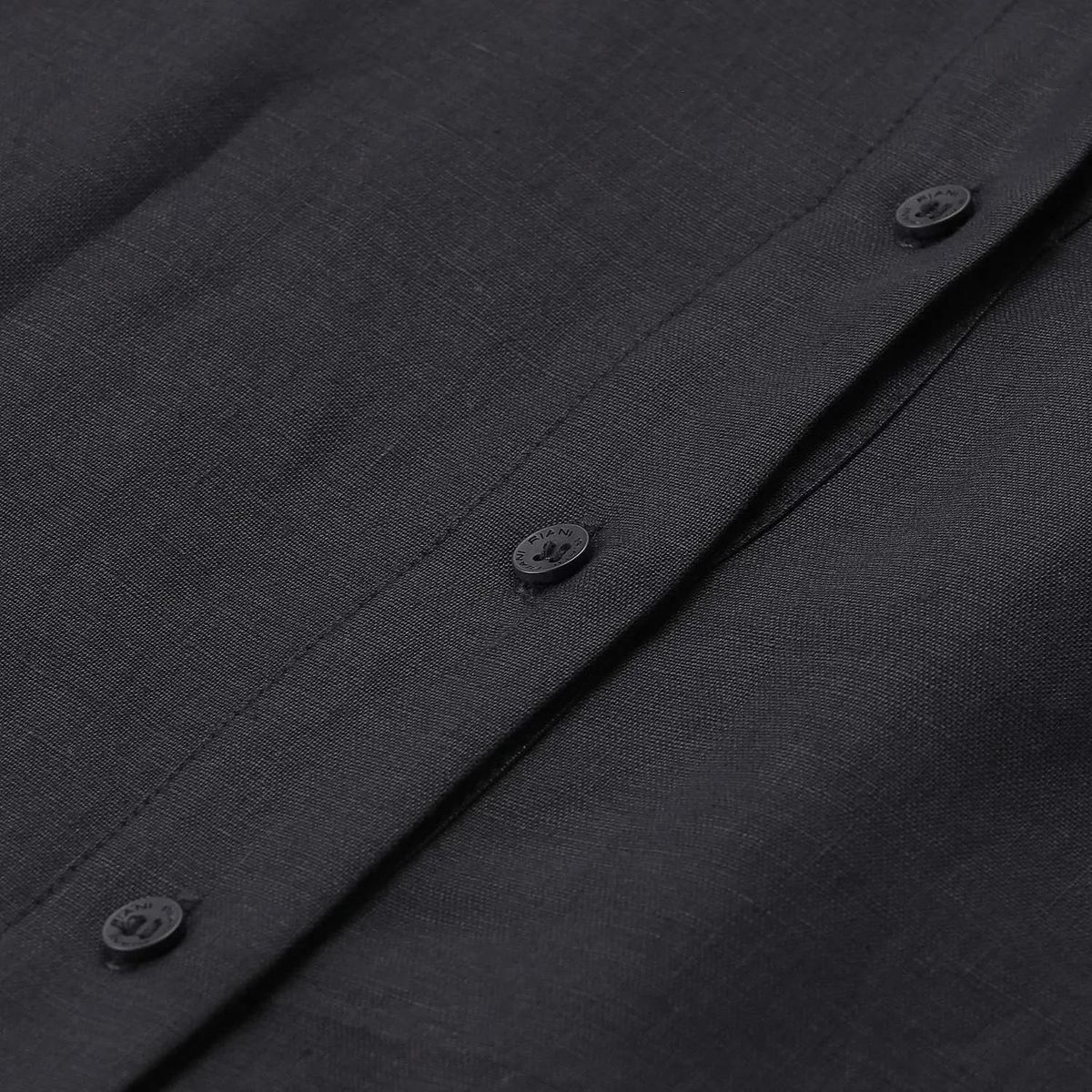 Elegantes schwarzes Leinenhemdkleid