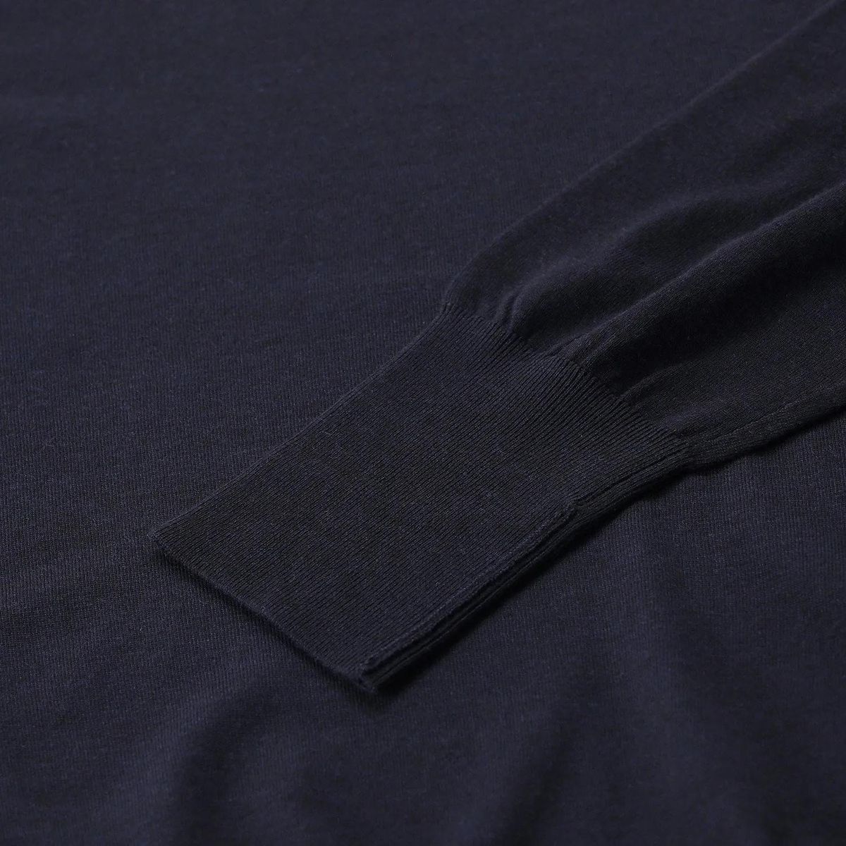 Klassischer Wollpullover mit Rundhalsausschnitt