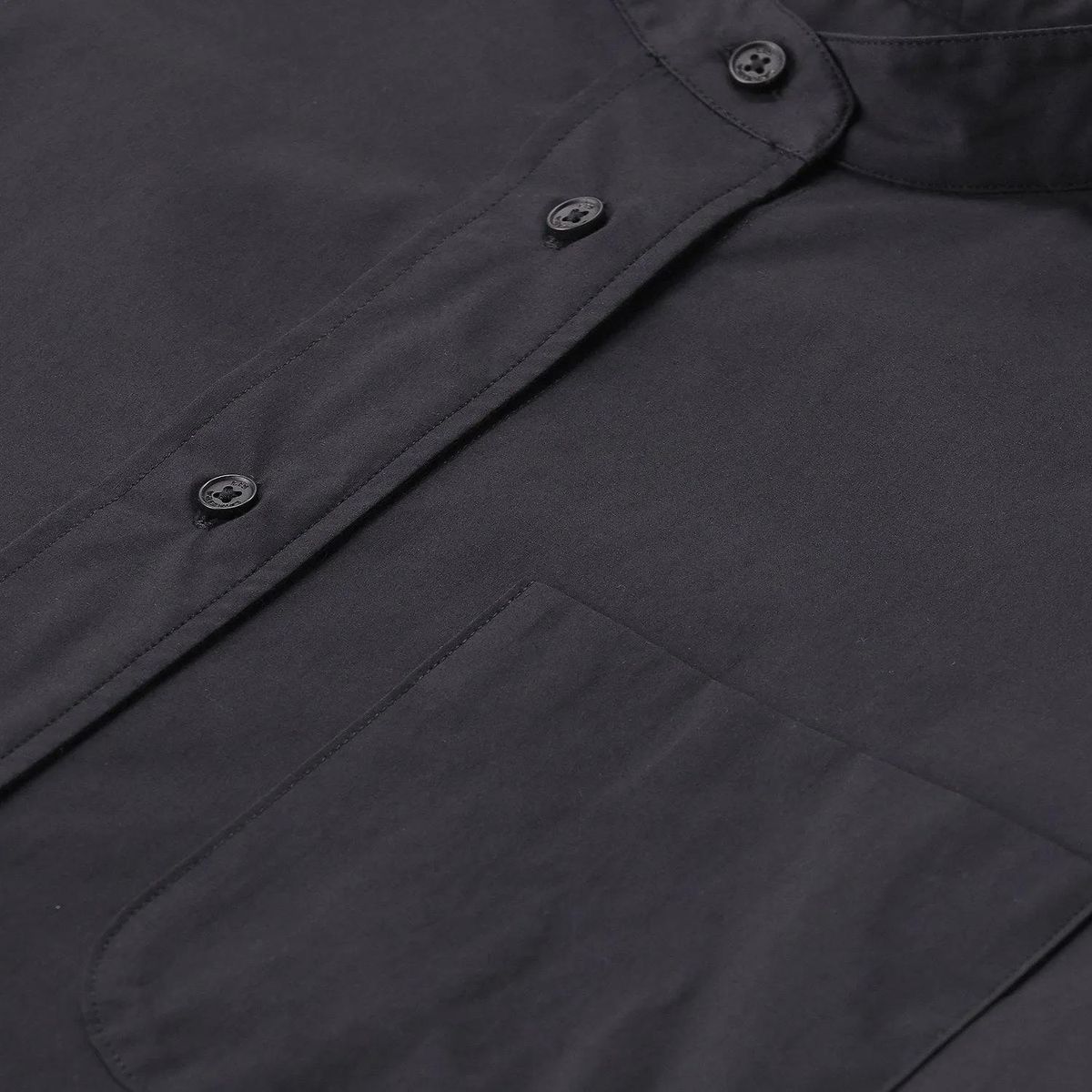 Minimalistisches Langarmhemd mit Stehkragen