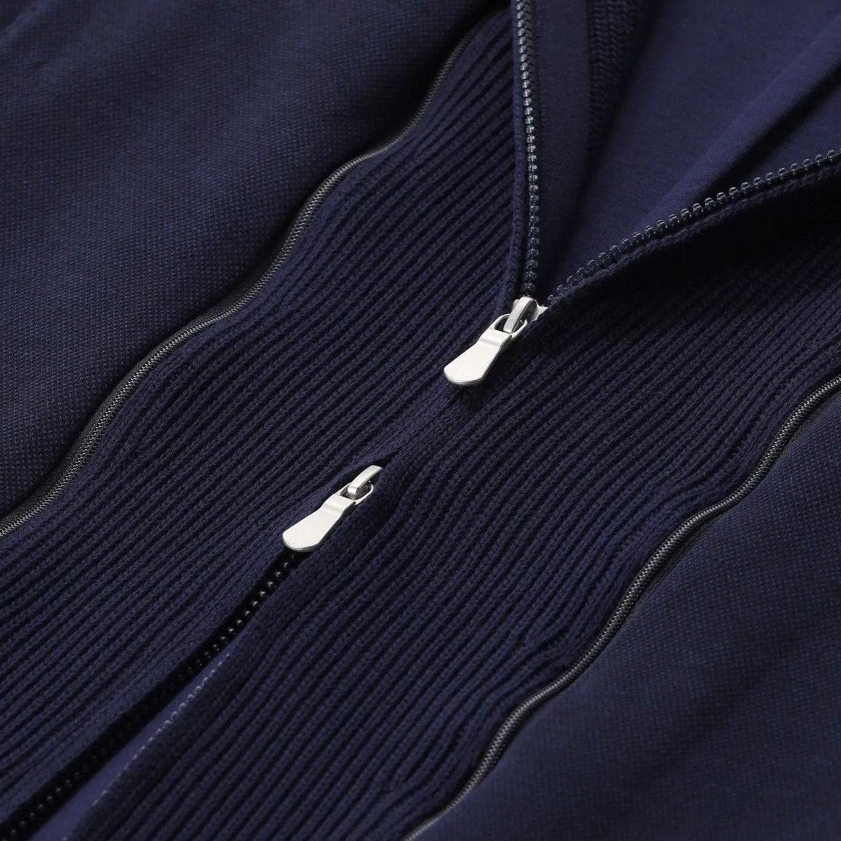 Marineblaue Strickjacke aus Baumwolle mit Kapuze