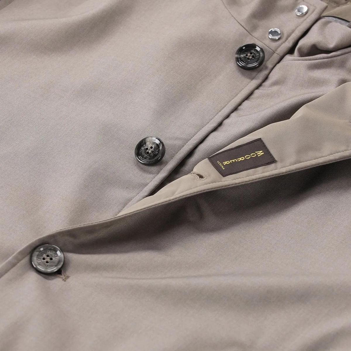 Klassische Blouson-Jacke mit Knopfleiste