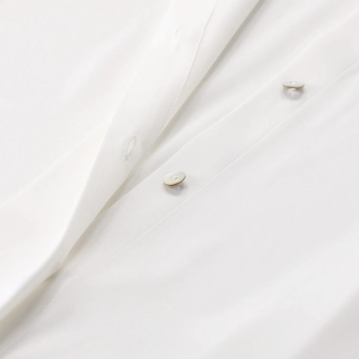 Elegante Seidenbluse mit kurzen Ärmeln