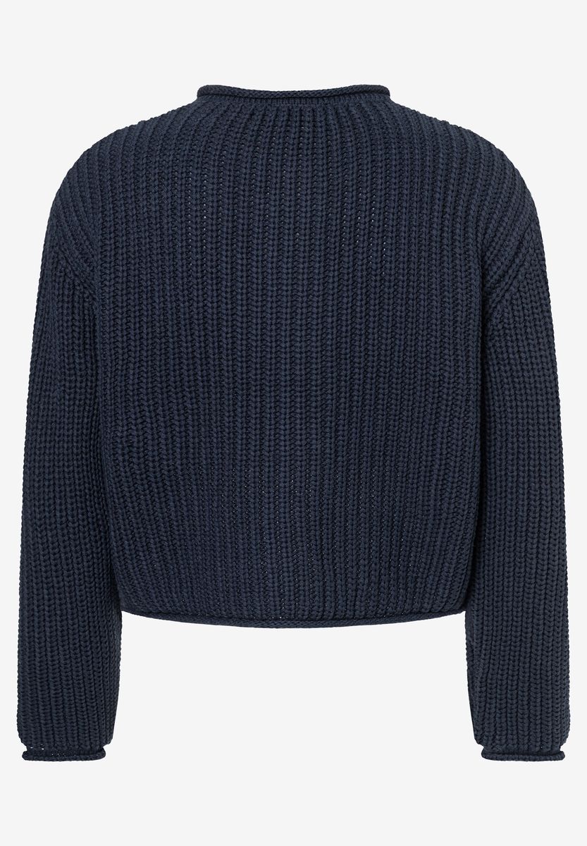 Kurze Strickjacke mit goldenen Knöpfen