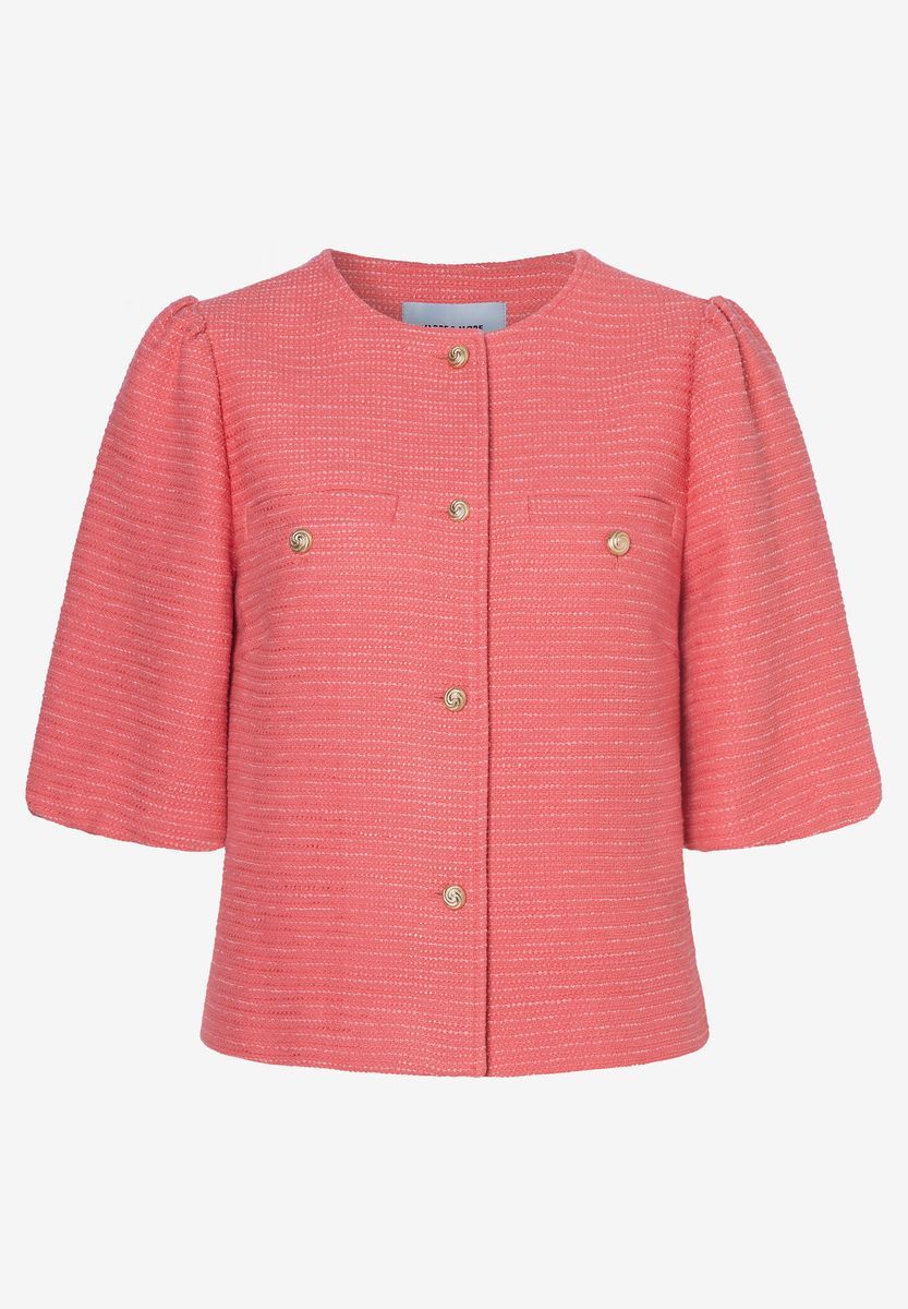 Kurze Boucléjacke mit Dreiviertelärmeln