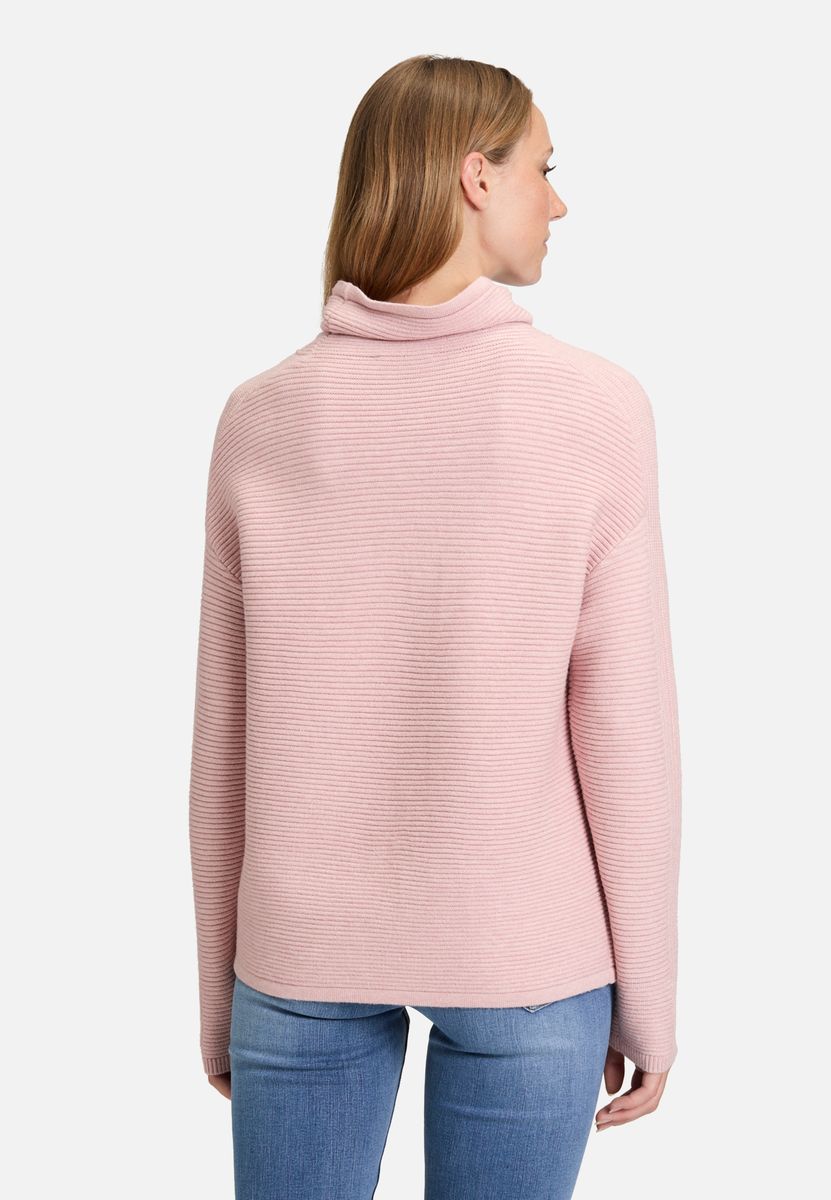 Gerippter Strickpullover mit Trichterkragen