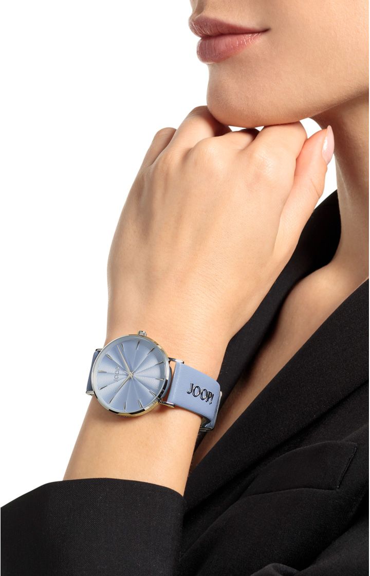 Damenuhr in Hellblau