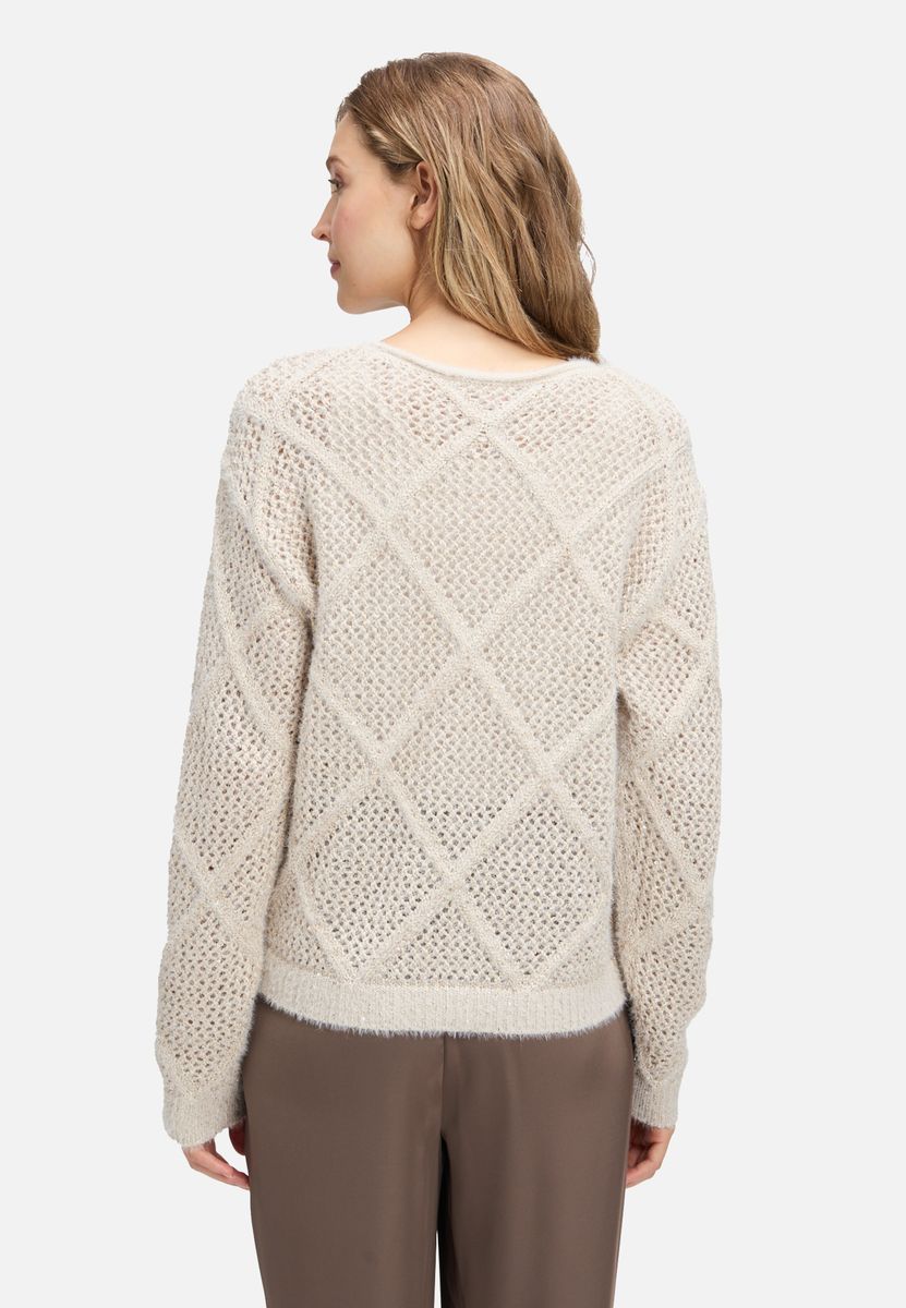 Schimmernder Ajour-Pullover mit Rautenmuster