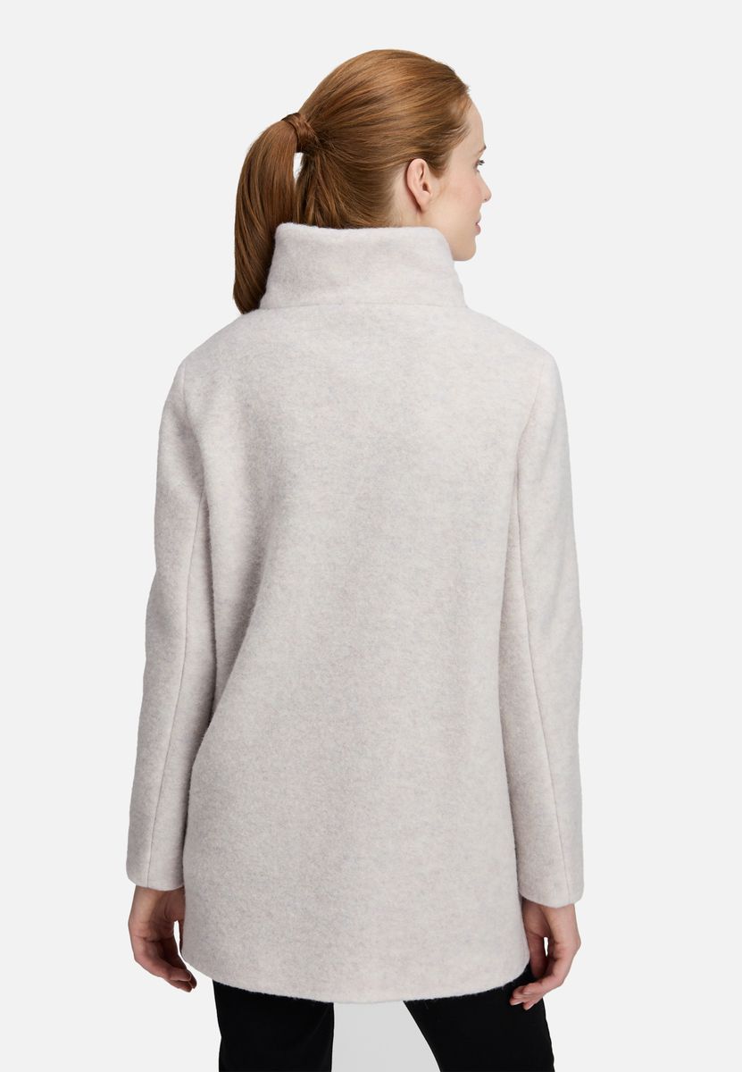 Eleganter Wollmantel mit Trichterkragen